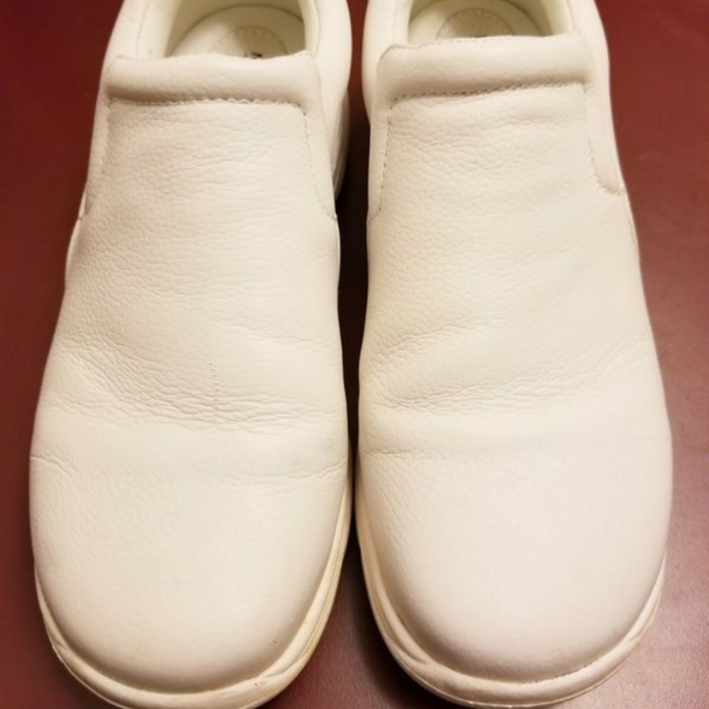 Nurse Mates Womens Dove Size 10 W